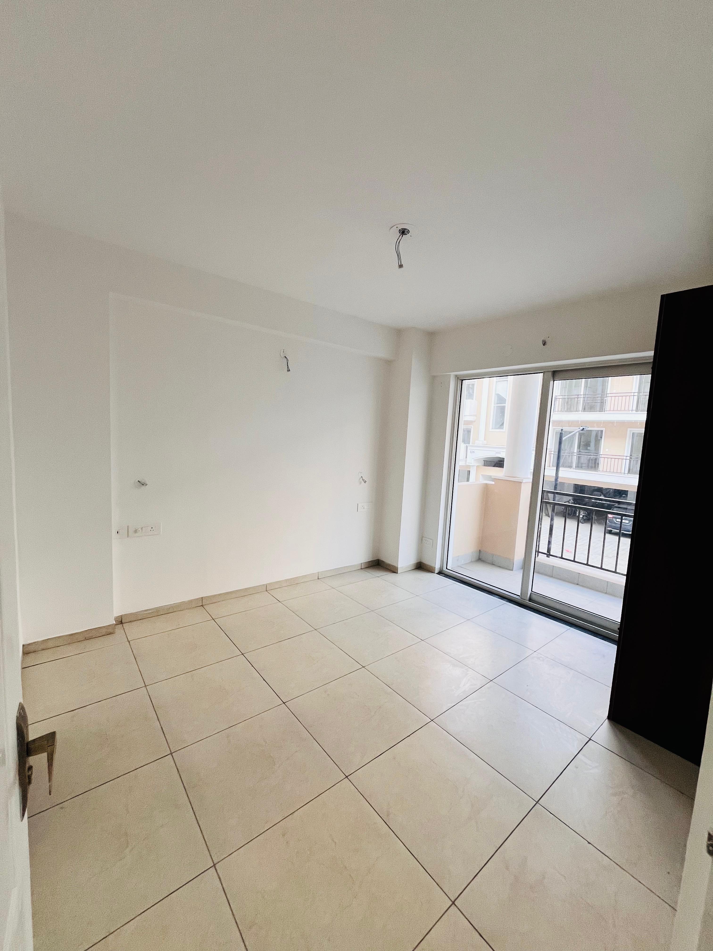 3BHK FLAT FOR SALE ON PR7 AIRPORT ROAD ZIRAKPUR